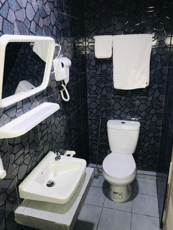 Hotel Harrys Resiendence Bangkok Esterno foto