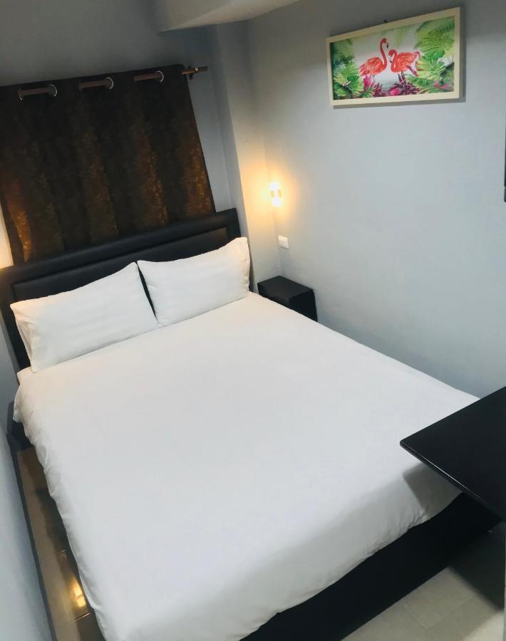Hotel Harrys Resiendence Bangkok Esterno foto