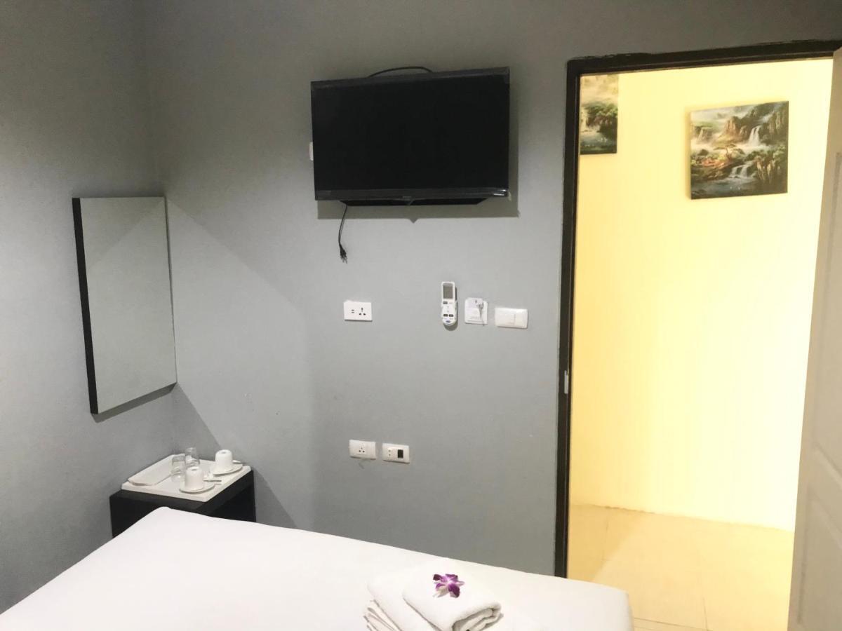 Hotel Harrys Resiendence Bangkok Esterno foto