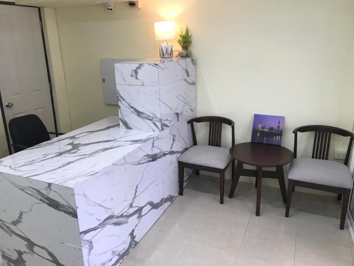 Hotel Harrys Resiendence Bangkok Esterno foto